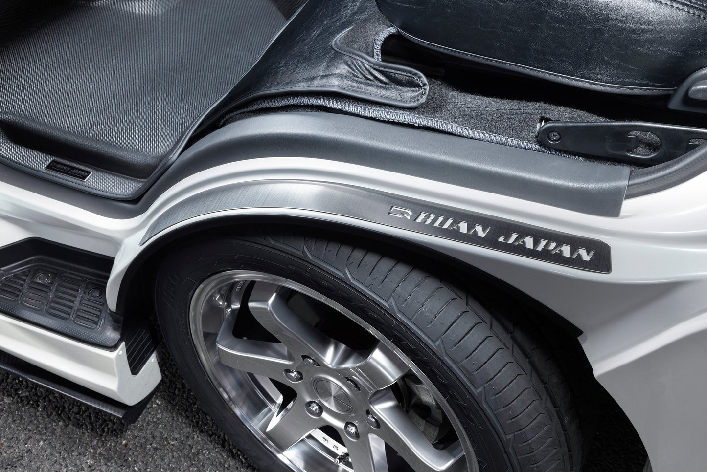 BUANJAPAN フロントフェンダープロテクション ヘアラインステンレス