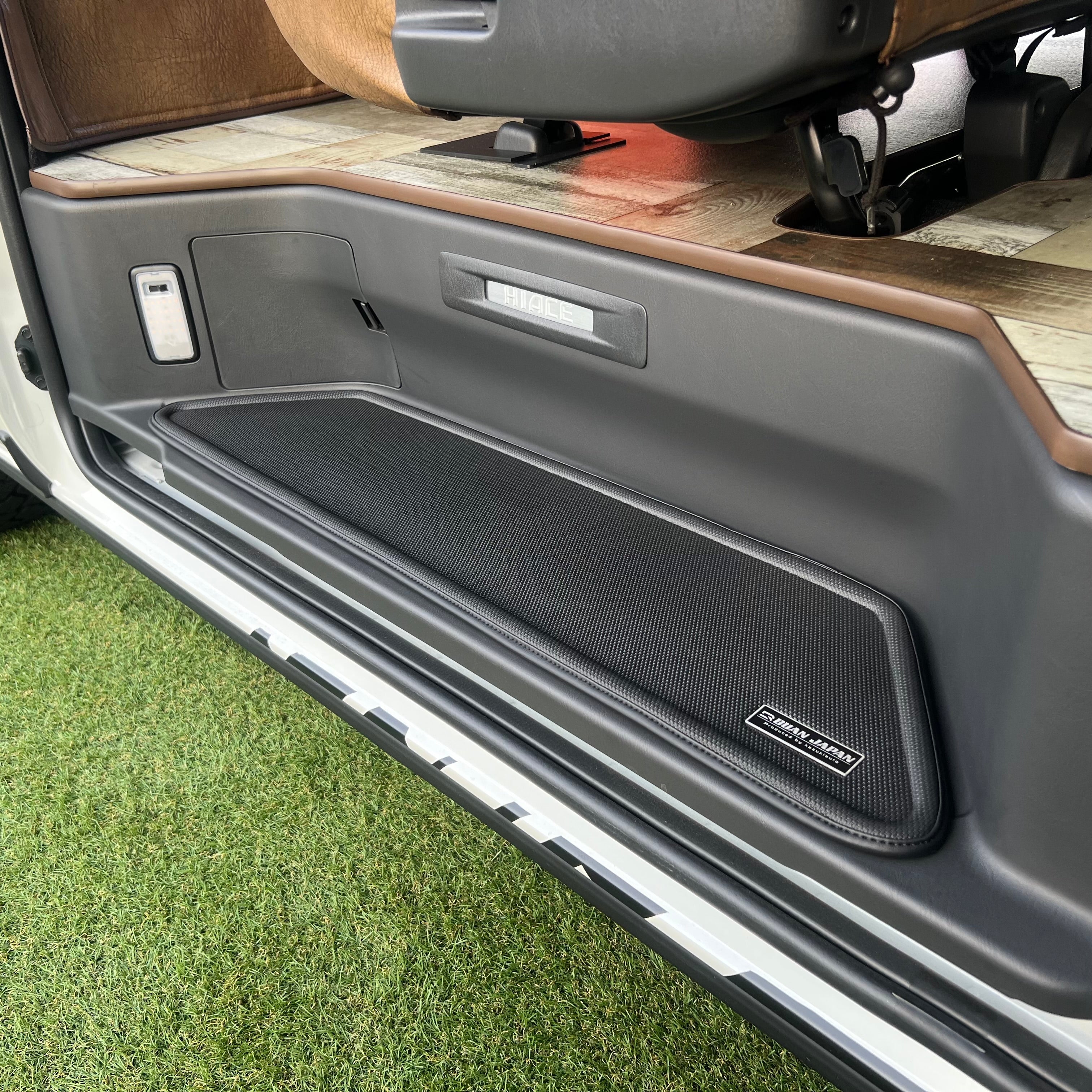 BUAN JAPAN プレミアムラバーマット フロント3pcs ハイエースワイド プレミアムラバーマット フロント | ハイエース専用設計 | 難燃